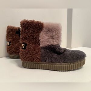 NEW - Cesare Paciotti 4us Girls Logo shearling boots. (Size 31 EU / 13 US)